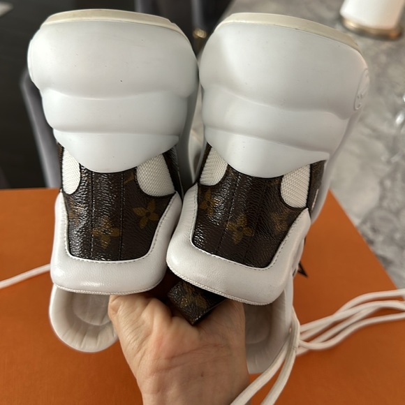Worn once Louis Vuitton arch sneakers size 38 - Picture 4 of 6
